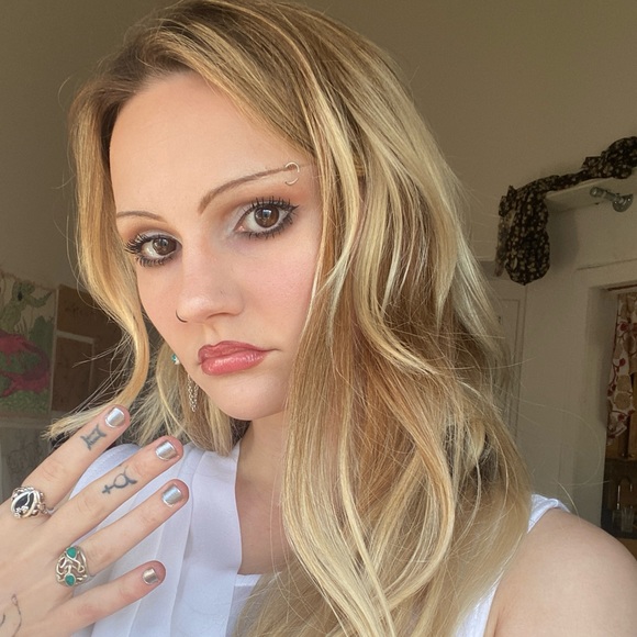 Meet your Posher, Elizabeth - Picture 1 of 1